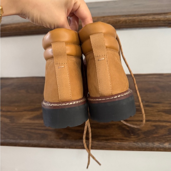 Madewell women’s Tan Hiking Boots - Picture 3 of 7